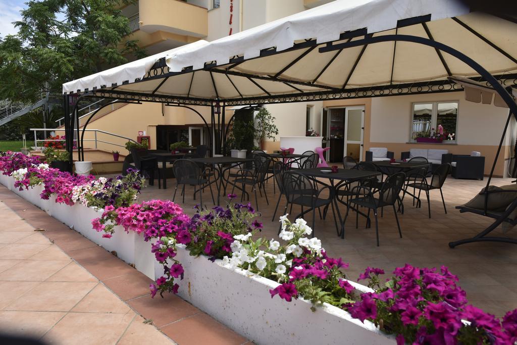 Hotel La Villa Corigliano Calabro Eksteriør bilde