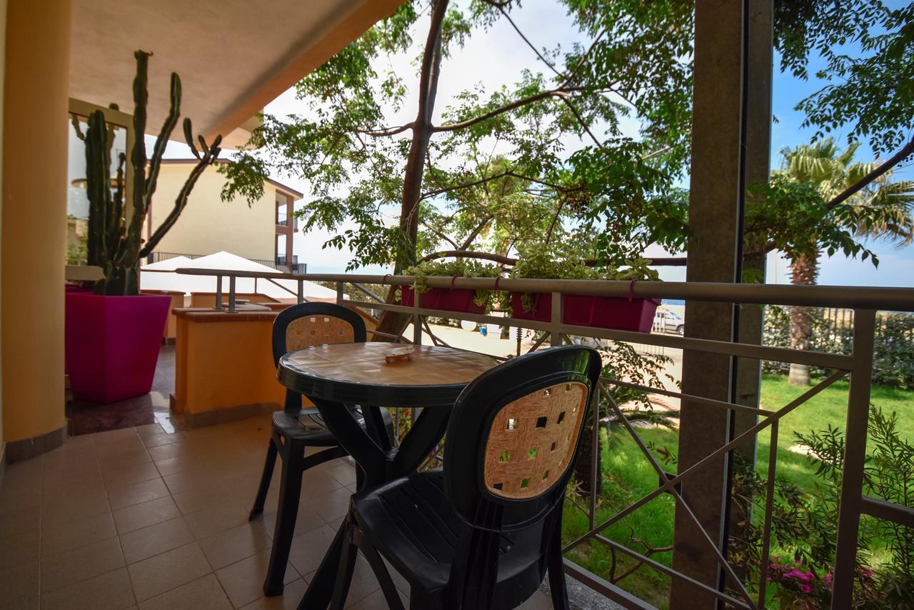 Hotel La Villa Corigliano Calabro Eksteriør bilde